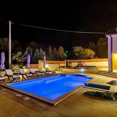In Omis Inland/4 Stars+heated Pool Villa