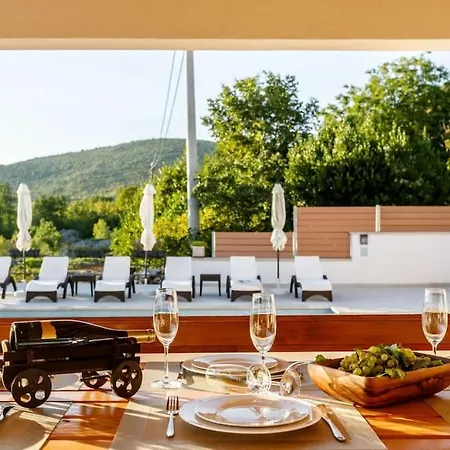 Villa In Omis Inland/4 Stars+heated Pool Nova Sela (Omis)