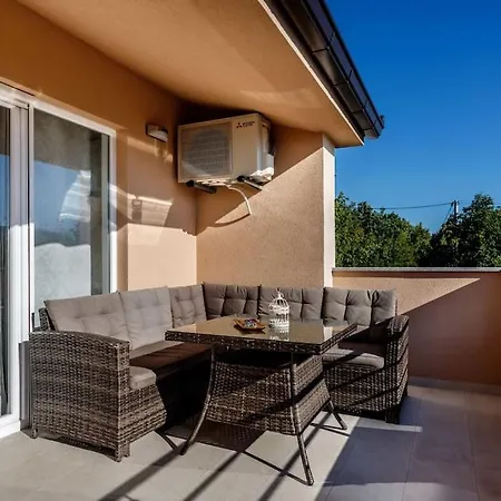 Villa In Omis Inland/4 Stars+heated Pool *