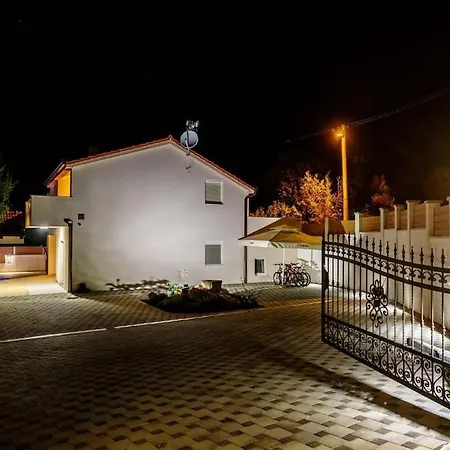 In Omis Inland/4 Stars+heated Pool