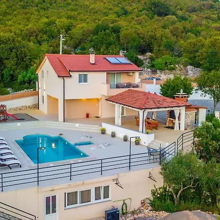 In Omis Inland/4 Stars+heated Pool *