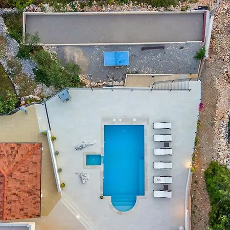 Villa In Omis Inland/4 Stars+heated Pool