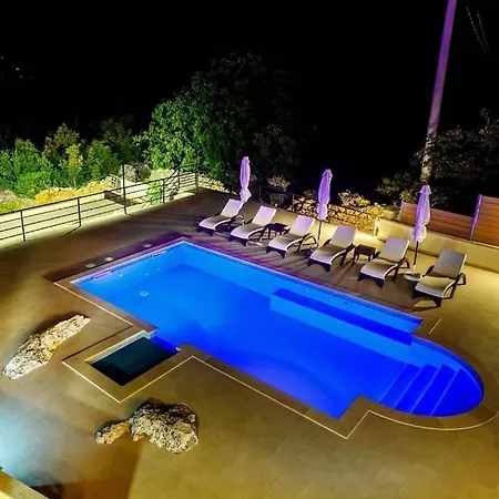 Villa In Omis Inland/4 Stars+heated Pool *