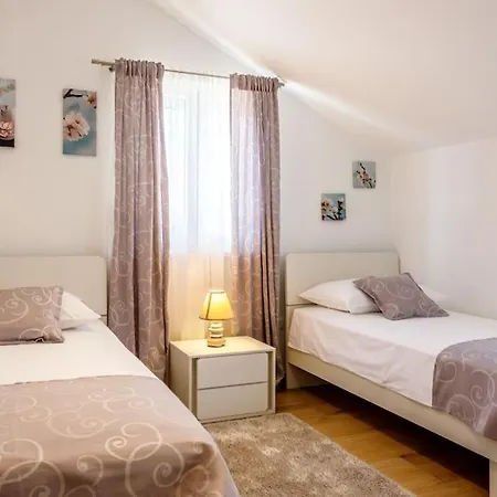 In Omis Inland/4 Stars+heated Pool Villa