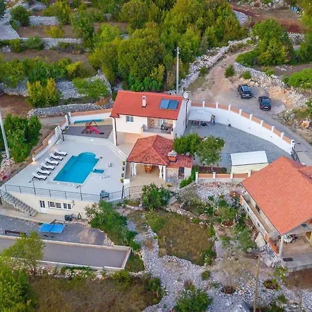 Villa In Omis Inland/4 Stars+heated Pool
