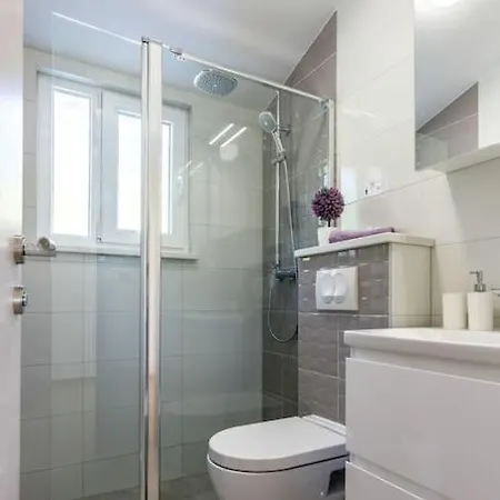 Villa In Omis Inland/4 Stars+heated Pool *