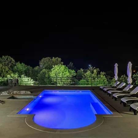In Omis Inland/4 Stars+heated Pool * Nova Sela (Omis)