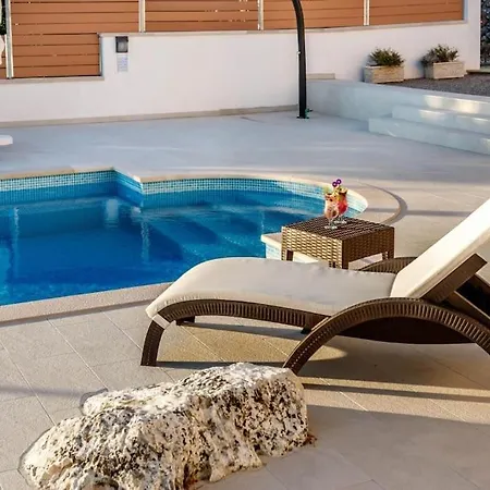 In Omis Inland/4 Stars+heated Pool * Nova Sela (Omis)