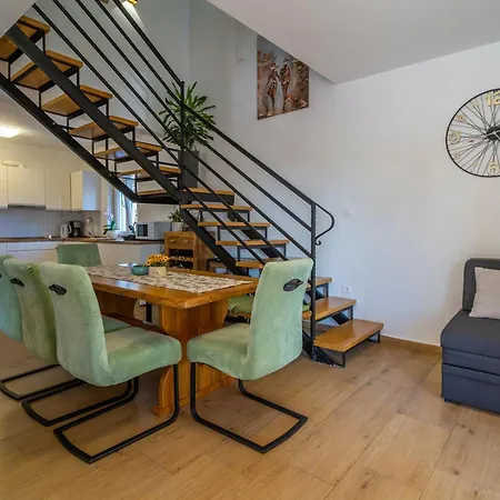 In Omis Inland/4 Stars+heated Pool *