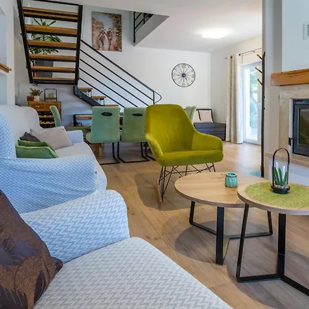 In Omis Inland/4 Stars+heated Pool Villa