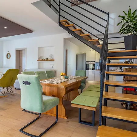 Villa In Omis Inland/4 Stars+heated Pool