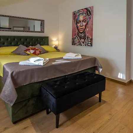 In Omis Inland/4 Stars+heated Pool Villa Nova Sela (Omis)