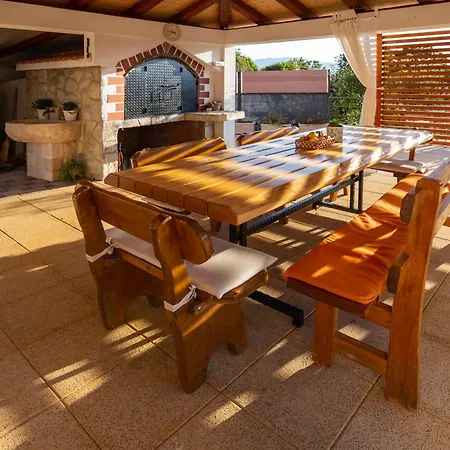 In Omis Inland/4 Stars+heated Pool Villa