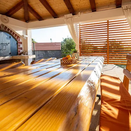 In Omis Inland/4 Stars+heated Pool Villa
