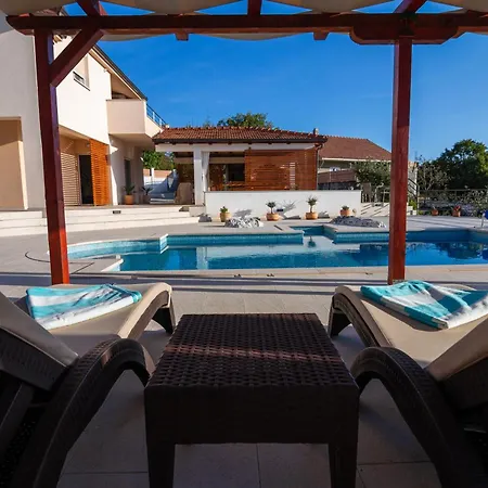 Villa In Omis Inland/4 Stars+heated Pool Nova Sela (Omis)