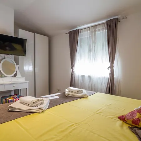 In Omis Inland/4 Stars+heated Pool Villa Nova Sela (Omis)