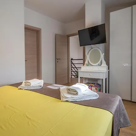 In Omis Inland/4 Stars+heated Pool