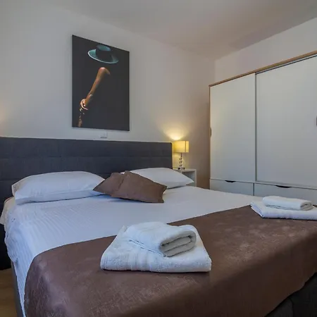 Villa In Omis Inland/4 Stars+heated Pool