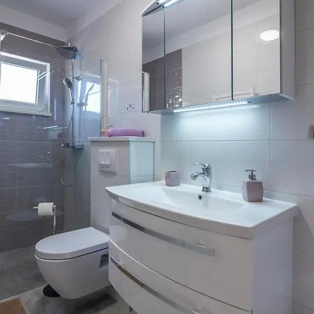 In Omis Inland/4 Stars+heated Pool Villa Nova Sela (Omis)