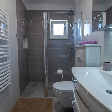 In Omis Inland/4 Stars+heated Pool Villa